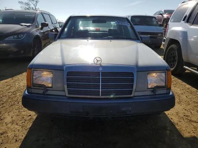 WDBEA30D4LB118356 1990 1990 Mercedes-Benz 300- E 5