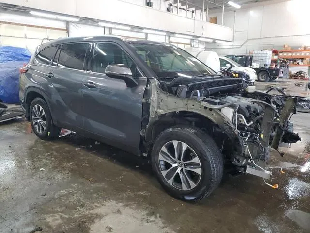 5TDHZRBH8MS067402 2021 2021 Toyota Highlander- Xle 4