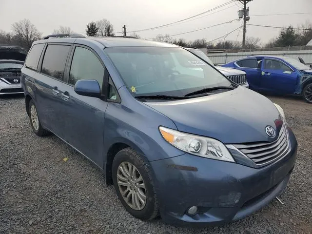 5TDYZ3DC9HS875195 2017 2017 Toyota Sienna- Xle 4