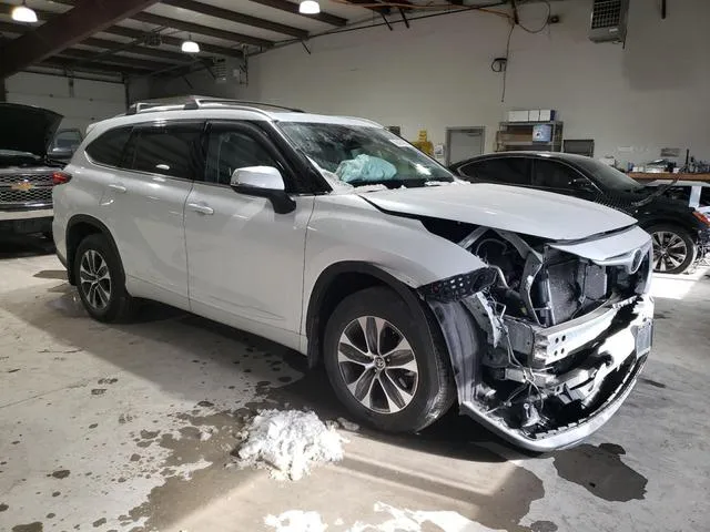 5TDGZRBH1NS584246 2022 2022 Toyota Highlander- Xle 4