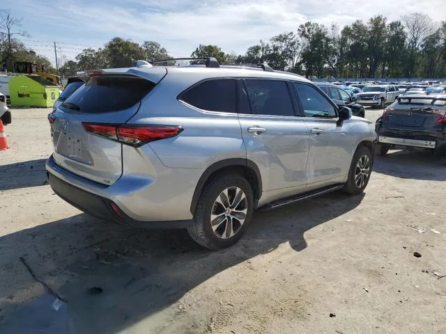 5TDGZRAH1MS055766 2021 2021 Toyota Highlander- Xle 3