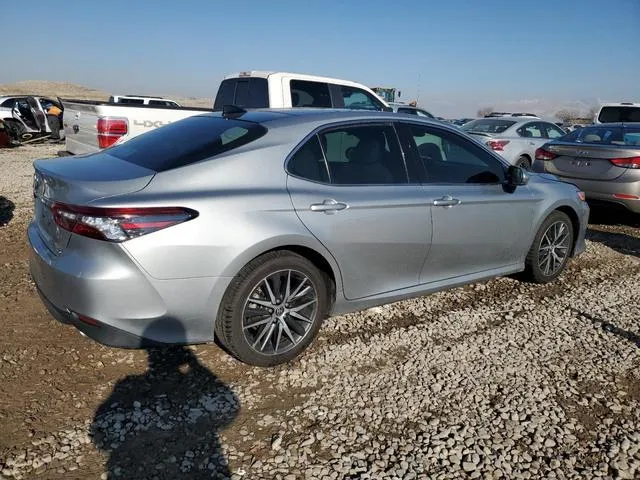 4T1F11BK2NU061633 2022 2022 Toyota Camry- Xle 3