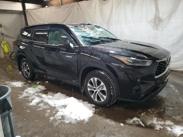 5TDHBRCH9MS020804 2021 2021 Toyota Highlander- Hybrid Xle 4