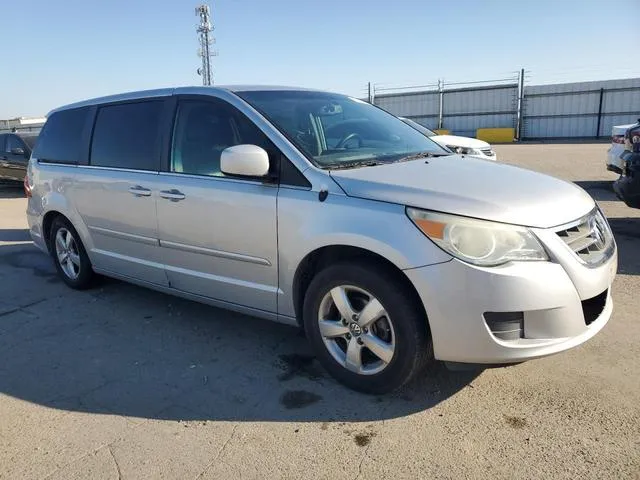 2V4RW3D19AR262851 2010 2010 Volkswagen Routan- SE 4