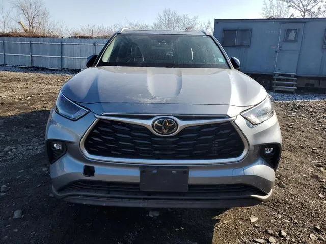 5TDHZRBH1NS195322 2022 2022 Toyota Highlander- Xle 5