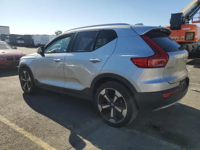 YV4162UK6K2062386 2019 2019 Volvo XC40- T5 Momentum 2